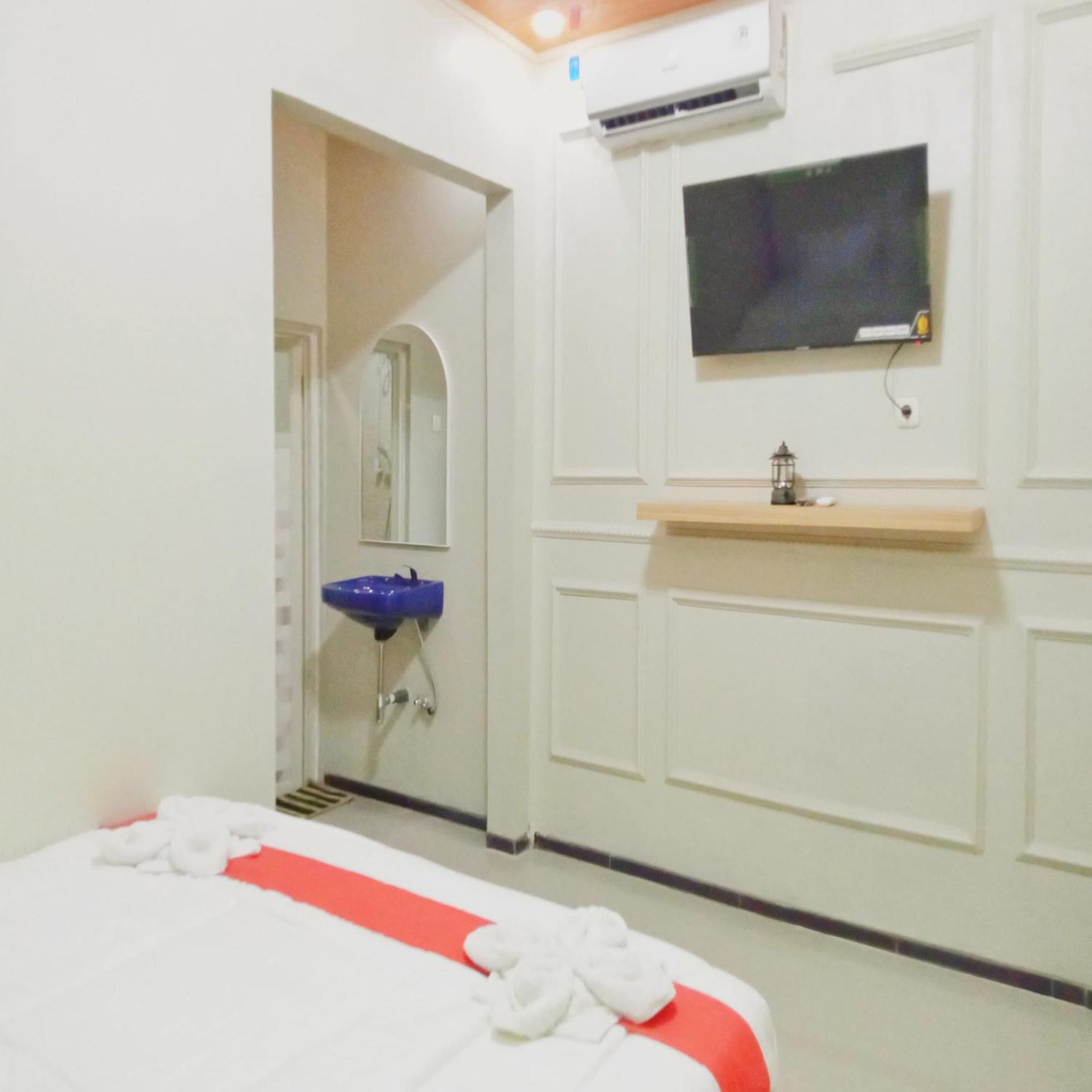 Hotel Rifal Mitra Reddoorz Tegal (Central Java)