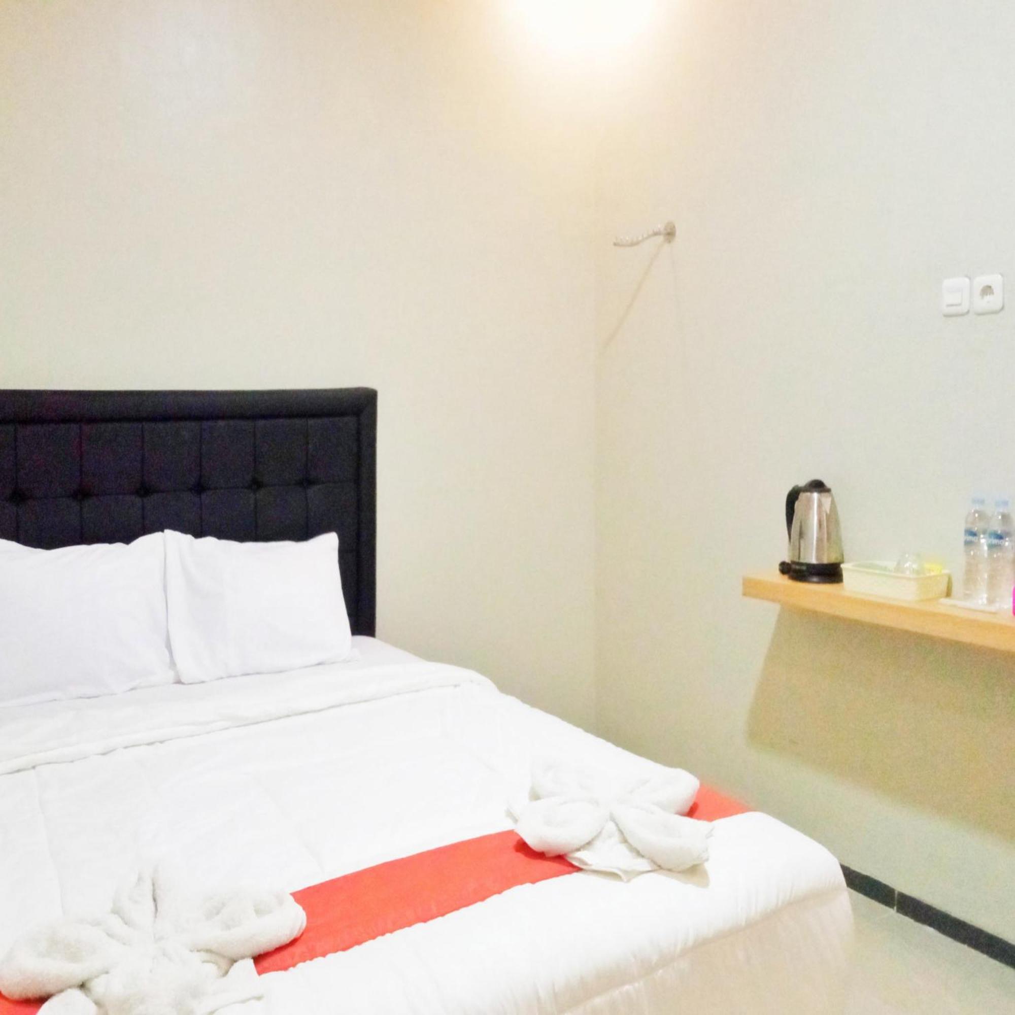 Rifal Mitra Reddoorz Hotel